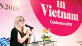 Bà Karen Lanyon chia sẻ tại Hội nghị phụ nữ Việt Nam 2018