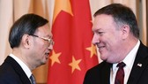 Ông Mike Pompeo (phải) và ông Dương Khiết Trì gặp gỡ tại Washington, tháng 11-2018. Ảnh: MandelNgan