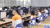 Thí sinh thể hiện phần thi lý thuyết tại Trường Cao đẳng Công nghệ Thủ Đức. Ảnh: hcmcpv