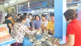 Tạo cú hích thu hút khách mua sắm
