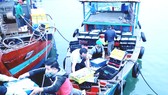 Lao động đi biển tại âu thuyền Cửa Sót, huyện Lộc Hà (Hà Tĩnh). Ảnh: DƯƠNG QUANG