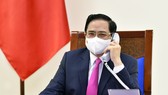 Thủ tướng Chính phủ Phạm Minh Chính điện đàm với Thủ tướng Nhật Bản Suga Yoshihide - Ảnh: VGP