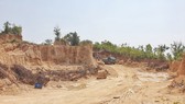 Vật liệu thi công đường cao tốc: Thiếu trầm trọng vì vướng giấy phép