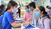 Thí sinh nộp hồ sơ xét tuyển bằng học bạ THPT năm 2021 tại Trường ĐH Nguyễn Tất Thành