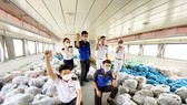 Tàu cao tốc tháo ghế để vận chuyển rau từ các tỉnh miền Tây Nam bộ về TPHCM