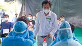 Chuyện tất bật của người thủ lĩnh áo trắng