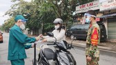 Từ 0 giờ ngày 25-8, tại TPHCM, tất cả các loại giấy đi đường sẽ do Cơ quan Công an cấp. Ảnh: DŨNG PHƯƠNG