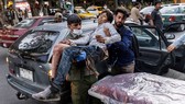 Nạn nhân vụ đánh bom liều chết ở Sân bay Kabul ngày 26-8. Ảnh: The New York Times