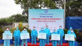 Hiệp hội Doanh nghiệp TPHCM trao 10.000 túi thuốc đến F0 là công nhân, lao động nghèo, người bệnh khó khăn trên địa bàn thành phố