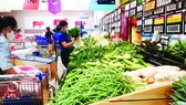 Hàng hóa về nhiều tại Co.opmart Trường Chinh. Ảnh: LẠC PHONG