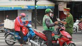 Cán bộ chiến sĩ Phòng PC07 làm nhiệm vụ tăng cường tại quận Bình Thạnh