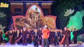 Tiết mục văn nghệ tại cầu truyền hình “Ngàn hoa dâng Bác”