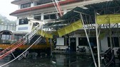Ít nhất 13 người thiệt mạng vì bão và hỏa hoạn