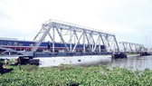 Cầu đường sắt Bình Lợi cũ chưa được bàn giao để bảo tồn