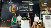 Đừng đòi hỏi nhà văn tặng sách