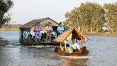 Du lịch trải nghiệm ở Vườn quốc gia Tràm Chim, Đồng Tháp. Ảnh: NGỌC DÂN