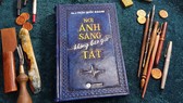 Cuốn sách Nơi ánh sáng không bao giờ tắt