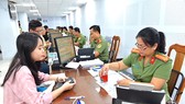 Làm hộ chiếu nhanh “chính chủ” chỉ 200.000 đồng
