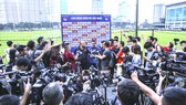 HLV Park Hang-seo giữa “rừng” truyền thông trước thềm vòng loại World Cup 2022. Ảnh: DŨNG PHƯƠNG