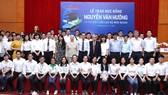 Trao 56 suất học bổng Nguyễn Văn Hưởng cho sinh viên ngành y