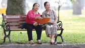 Người già họp lớp