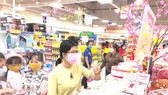 Nhiều sản phẩm vệ sinh và trang trí nhà cửa giảm giá mạnh thu hút người tiêu dùng