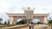Quốc môn được xây dựng tại cửa khẩu quốc tế Nam Giang - Đắc Tà Oọc. Ảnh: Báo Quảng Nam