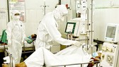 Hy sinh nơi tuyến đầu chống dịch - Bài 1: Tận tụy, quên mình