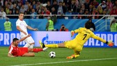 Xherdan Shaqiri ghi bàn quyết định cho Thụy Sĩ.