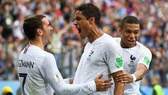 Varane (giữa) gợi nhớ Canavaro của Ý năm 2006