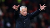 Jose Mourinho lúng túng khi phải cải chính