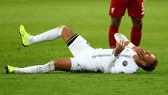 Neymar sẽ bỏ lỡ 2 cuộc hẹn với Man United ở Champions League.