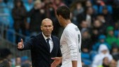 Muốn giữ Mbappe, PSG sẽ phải tuyển mộ… Zidane