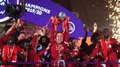 Liverpool tổ chức lễ đăng quang trên sân nhà rạng sáng nay