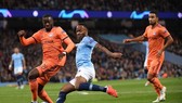 Raheem Sterling đang có phong độ sung mãn và rất khó ngăn anh ghi bàn