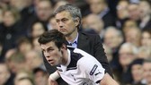 Jose Mourinho và Harry Kane