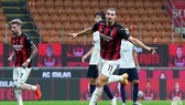 Zlatan Ibrahimovic ăn mừng bàn thắng