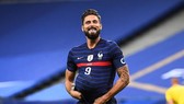 Olivier Giroud ăn mừng bàn thắng thứ 2 vào lưới Ukraine
