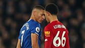 Richarlison (Everton) và Alexandre-Arnold (Liverpool)