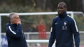 Didier Deschamps và Paul Pogba