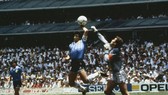 Maradona với bàn thắng nio63i tie6`1ngf là 'Bàn tay của Chúa' vào lưới tuyển Anh
