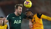 Harry Kane uy hier61p khung thành Wolves
