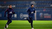 Mauro Icardi (phải) đang nỗ lực tập luyện để kịp ra sân trận đầu tay của ông thầy mới