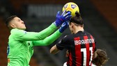 Lão tướng Zklatan Ibrahimovic không có nhiều cơ hội ghi bàn