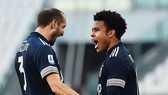 Chiellini và McKennie ăn mừng chiến thắng