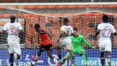 PSG dính đòn phản công của Lorient
