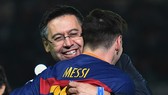 Cựu chủ tịch Josep Maria Bartomeu và trò dơ bẩn với Messi
