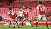 Cú sút vắt chân tuyệt diệu của Erik Lamela