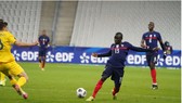 N'Golo Kante đã gắng gượng chơi đến hết trận đấu với Ukraine