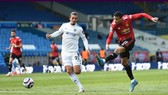 Mason Greenwood sút bóng vế phía khung thành Leeds